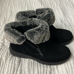 Black ankle boots with silver tipped faux fur.